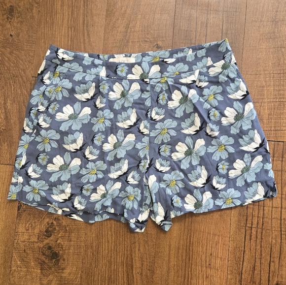 Ann Taylor LOFT Outlet Pants - Loft Outlet Pleated Floral Shorts Size 6